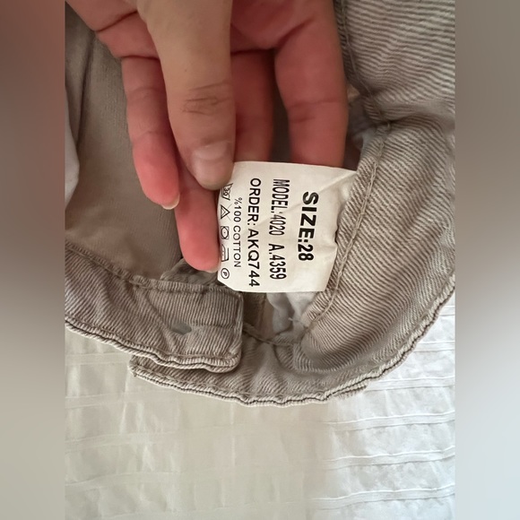 It has never been worn. - Picture 3 of 3